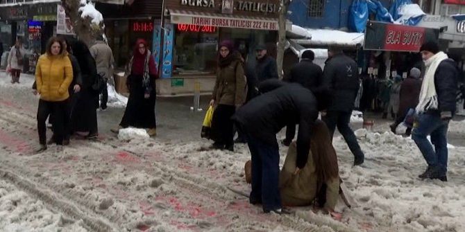 Buz Pistine Dönen Kaldırımlarda Bursalılar Zor Anlar Yaşadı...