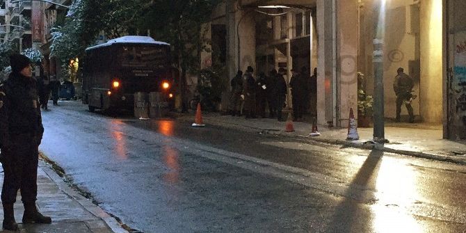 Atina’da Polislere Silahlı Saldırı