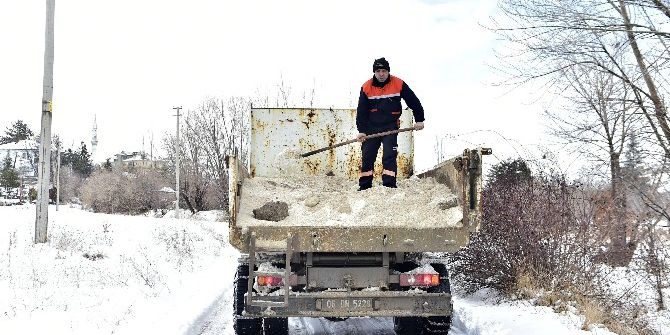 Mamak’ta Kar Ve Buz Mesaisi Devam Ediyor