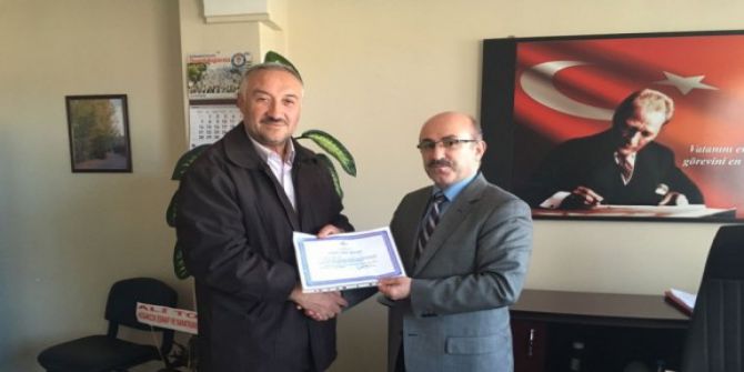 Hisarcık’ta Emekli Öğretmen Ve Personele Hizmet Şeref Belgesi