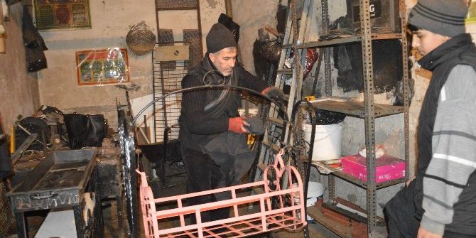 Demir Beşik Nesilden Nesile Aktarılıyor