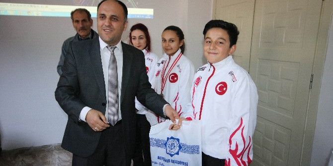 Beyşehir’de Başarılı Sporcu Ve Öğrenciler Ödüllendirildi