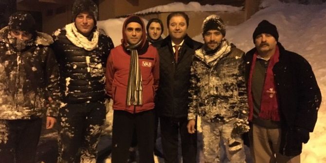 Yolda Kalanların İmdadına Başkan Kılıç Yetişti