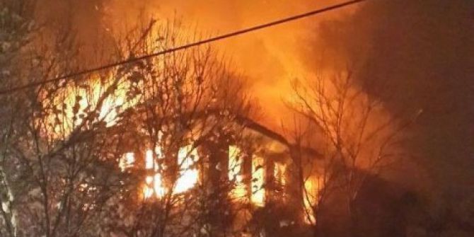 Bartın’da Ahşap Ev Alev Alev Yandı