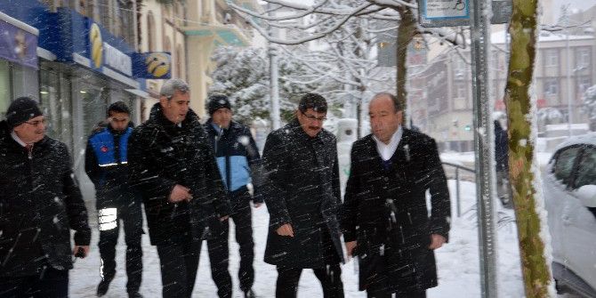 Manisa Şehzadeler’de Karla Mücadele Sürüyor