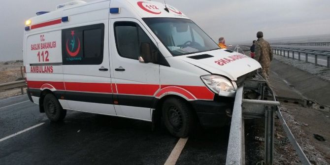 Kazaya Giden Ambulans Zincirleme Kazaya Karıştı