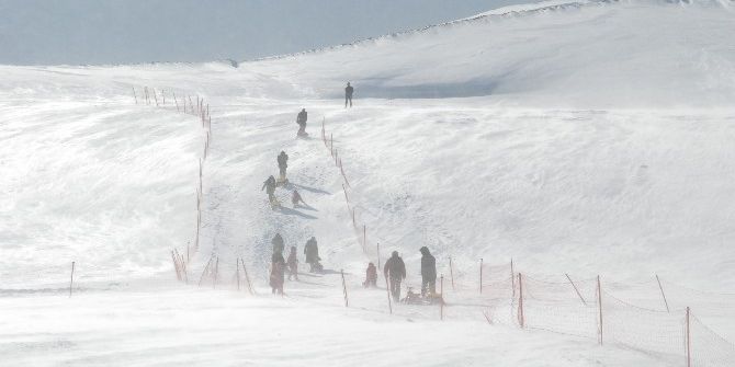 Tipinin Oluşturduğu “Kar Şelalesi” Görenleri Büyüledi