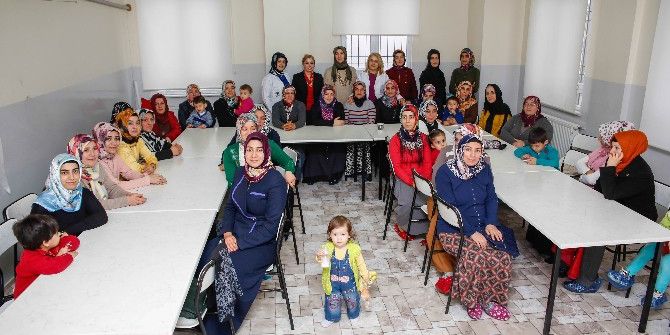 Anne Ve Babalık Becerileri Geliştiriliyor