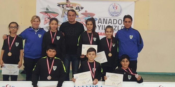 Manisa’nın Badminton Takımı Turnuvaya Damga Vurdu