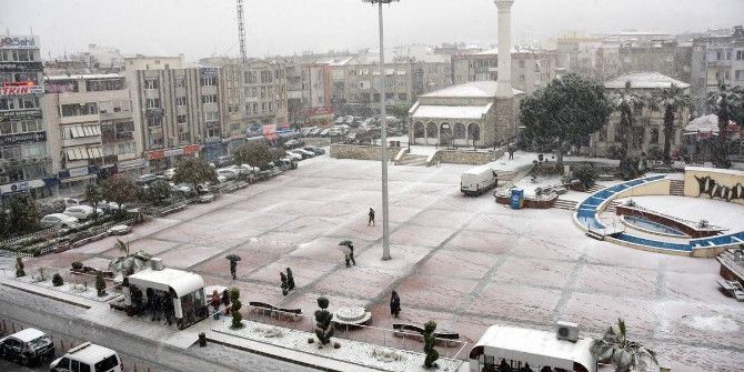 Aliağa’da Kar Yağışı Devam Ediyor