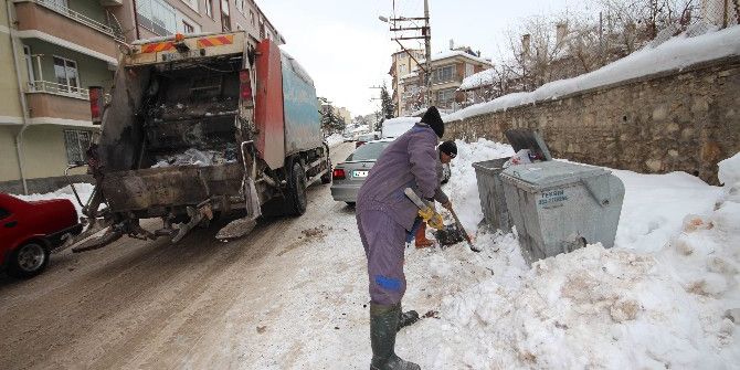 Beyşehir’de Temizlik İşçilerinin Karla İmtihanı