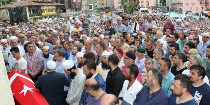 Binlerce Rizeli, Demokrasi Şehidini Uğurladı