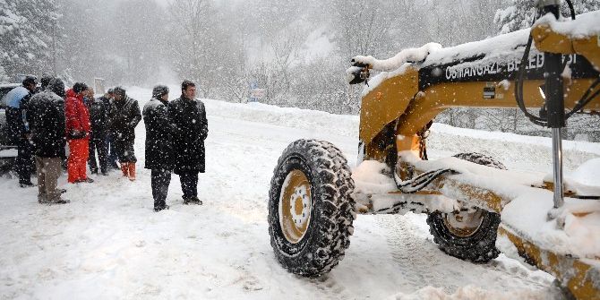 Osmangazi’de Karla Mücadele Kesintisiz Sürüyor