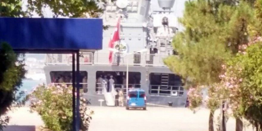 Donanma Komutanının Rehin Tutulduğu Gemiye Operasyon
