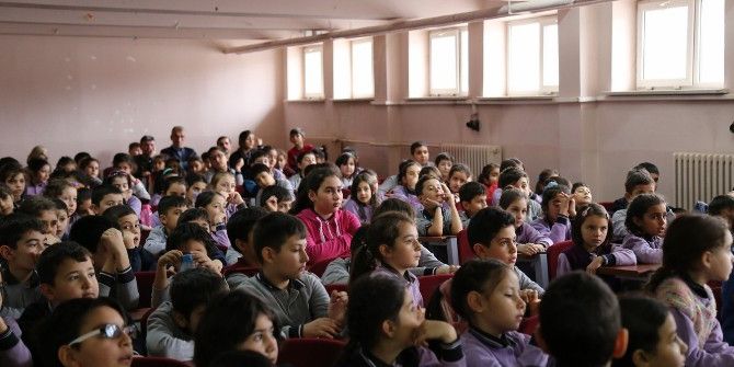 Erzincan Belediyesinden Öğrencilere Temizlik Eğitimi