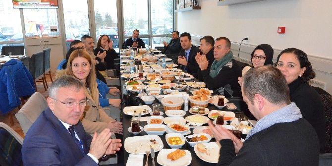 Çorlu’daki Gazeteciler Kahvaltıda Buluştu