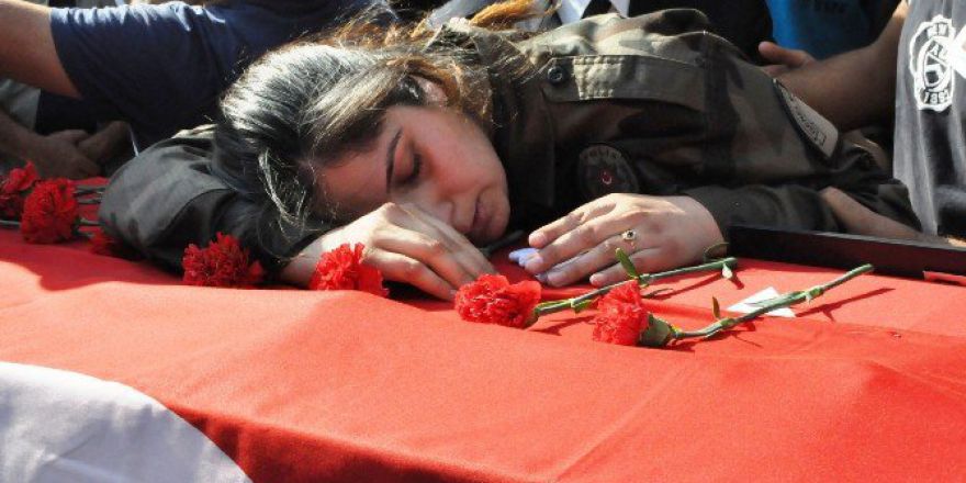 Şehit Polis Evlilik Yıl Dönümünde Toprağa Verildi