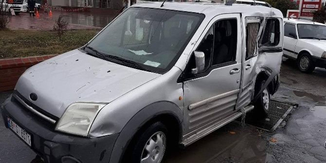 Söke’de Kaza Ucuz Atlatıldı; Yolcu Otobüsü, Otomobile Çarptı