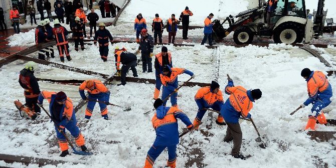 Ataköy’de Tentenin Altında Kalan 1 Kişi Hayatını Kaybetti