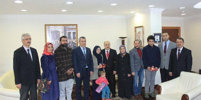 Teog’da Tam Puan Alan Öğrenciler Valiyi Ziyaret Etti