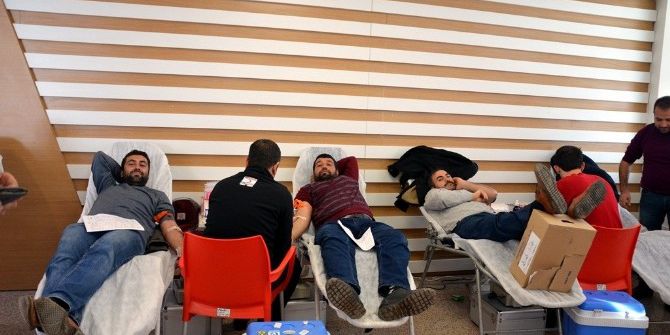 Harran Tıp Hastanesinde Kan Bağışı Standı Kuruldu