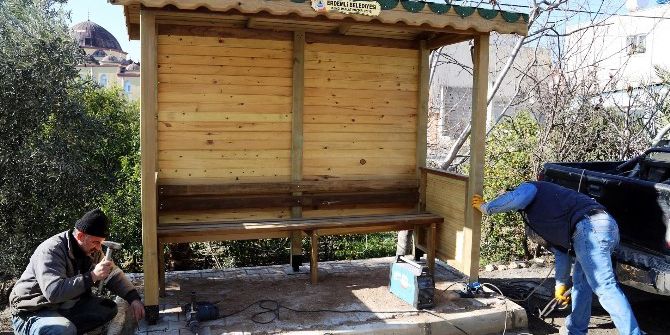 Erdemli Belediyesi Marangozhanesi Üretim Ve Montaj Çalışmalarına Devam Ediyor