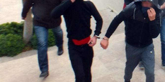 Kantini Soyduktan Sonra, Tost Yapıp Yediler