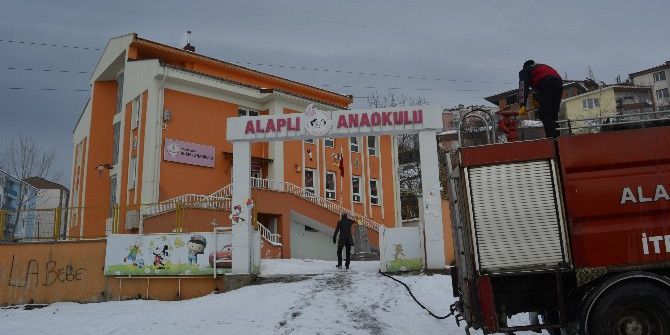 Okul Bahçeleri Deniz Suyu İle Temizleniyor