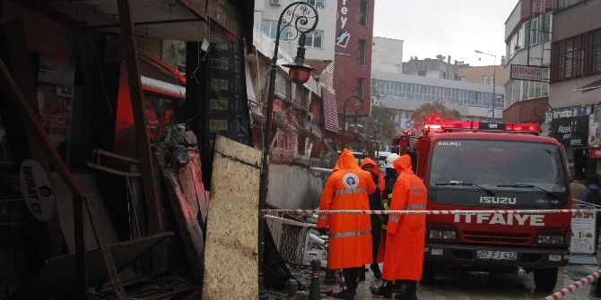 Antalya’da 20 Metrelik Balkon Çöktü