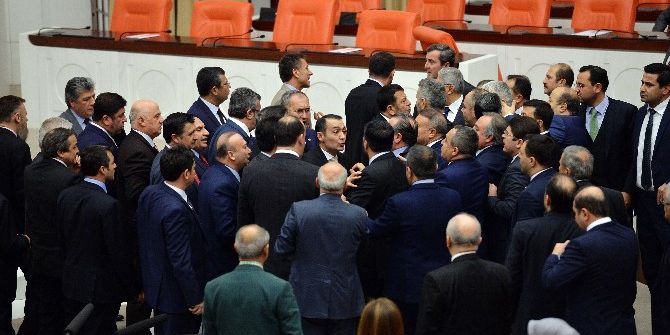 Genel Kurulda Ak Parti İle Chp Milletvekilleri Arasında Tartışma