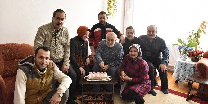 Tosya’da Duayen Gazeteci Mustafa Ünsal’ı, Meslektaşları Ziyaret Etti