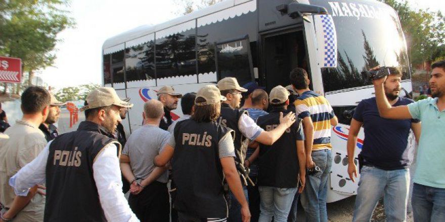 Darbe Şüphelilerine Linç Girişimini Polis Önledi