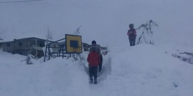 Tufanbeyli’de Eğitim Aşkı Kar Engeli Tanımıyor