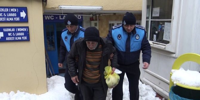 Sokakta Yaşayan Yılmaz Dedenin İmdadına Beyoğlu Zabıtası Yetişti