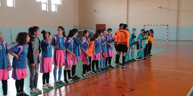 Kızıltepe De ‘Kızlararası Futsal Turnuvası’ Düzenlendi