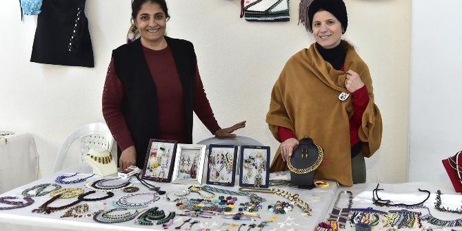 Kadınlar Hanımeller Çarşısı İle Çocuklarının Eğitimine Destek Oluyorlar