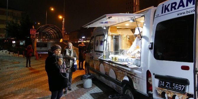 Büyükçekmece Belediyesinden Soğuk Havalarda Çorba İkramı