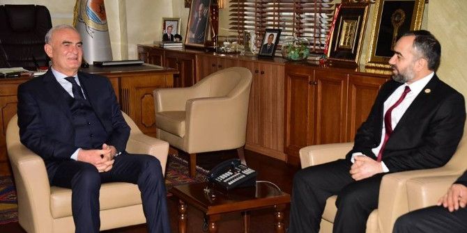 Başbakan Danışmanı Özçeri’den Başkan Yılmaz’a ’Roman’ Teşekkürü