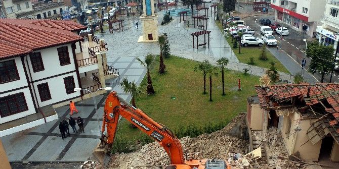 Başkan Akın; “Çağdaş Kentleşmenin Önündeki Engelleri Kaldırıyoruz”