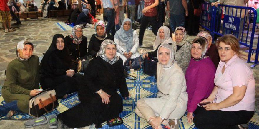 Eyüp Sultan’da Demokrasi Nöbeti Devam Ediyor