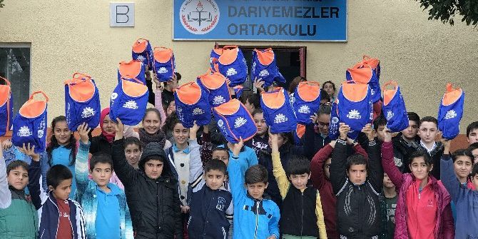 Kumlucalı Öğrencilere Spor Malzemesi Desteği
