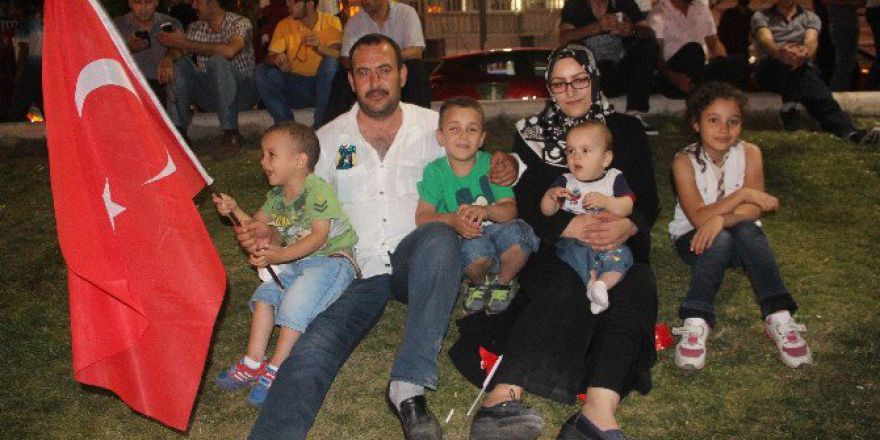 Elazığ’da Demokrasi Nöbeti Devam Ediyor