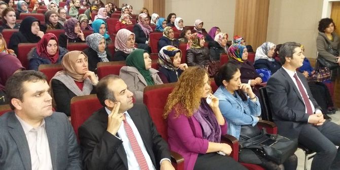 Edremit’te “İslam’da Kadın Ve Ailede Din Eğitimi” Konferansı