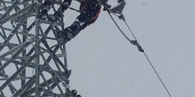 Yoğun Kar Yağışı Elektrik Dağıtım Hatlarını Etkiledi