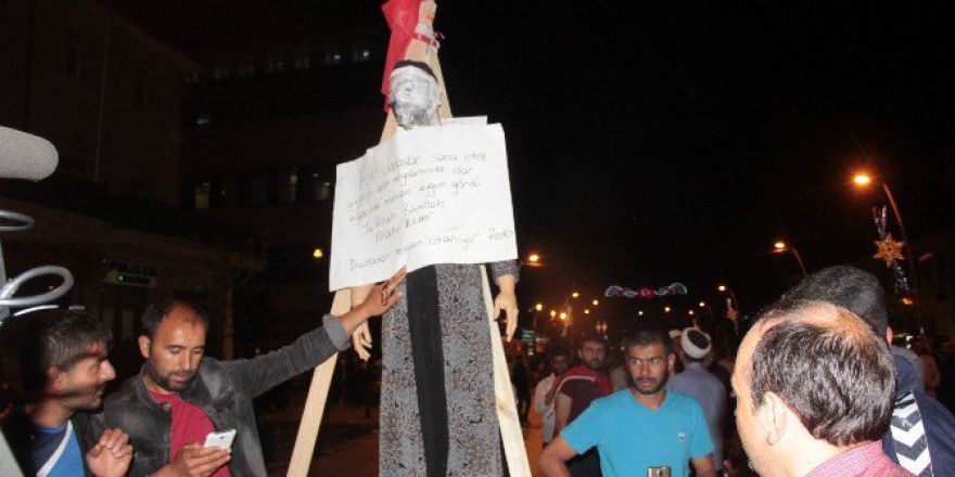 Erzurum’da Demokrasi Nöbetinde Beyaz Balon Uçuruldu