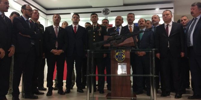 Milli Savunma Bakanı Fikri Işık Mke’de Üretilen Mpt-76 Piyade Tüfeklerini Tsk’na Tesli Etti