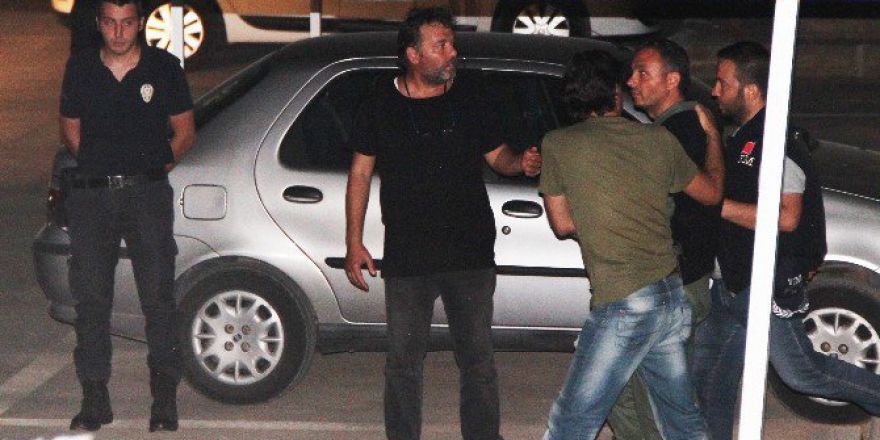 Darbeci Amiral Tutuklandı