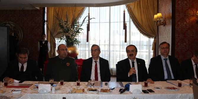 Vali Coş Basın Mensuplarıyla Bir Araya Geldi