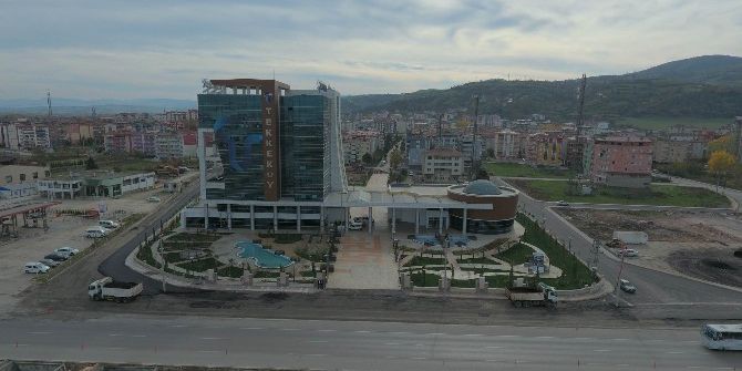 Tekkeköy Belediyesinin Yeni Binası Göz Kamaştırıyor