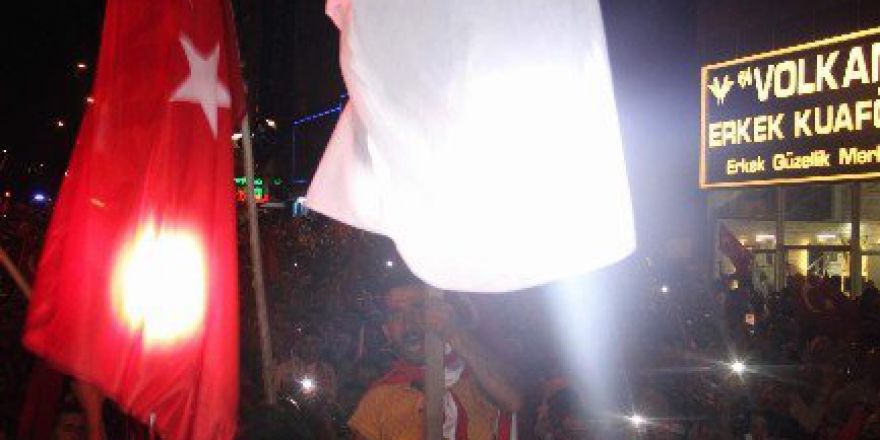 Nevşehir’de Demokrasi Nöbetinde Fetullah Gülen’in Maketi Asıldı